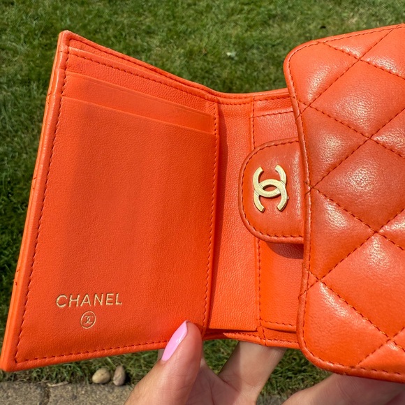 Chanel Orange Quilted Women's Wallet - Picture 5 of 5
